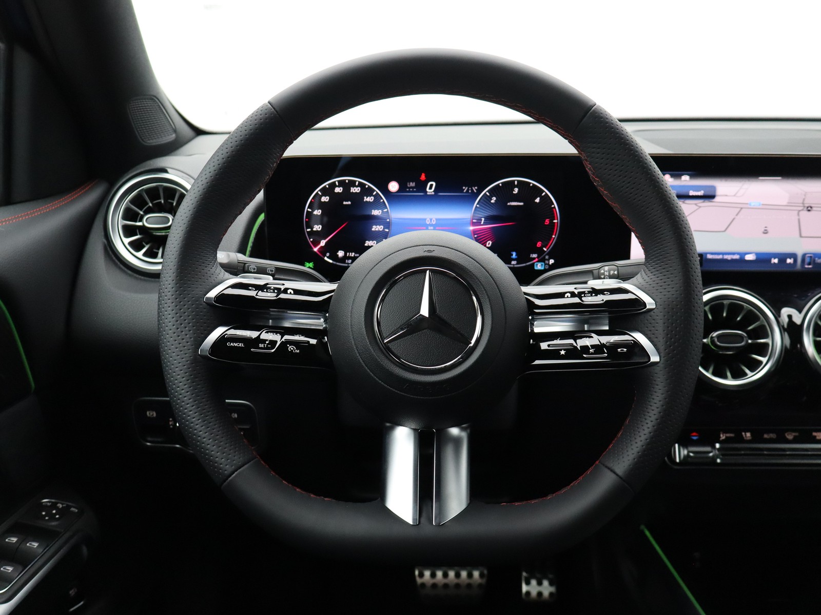 18 - Mercedes GLB 200 d amg line premium 4matic 8g-dct
