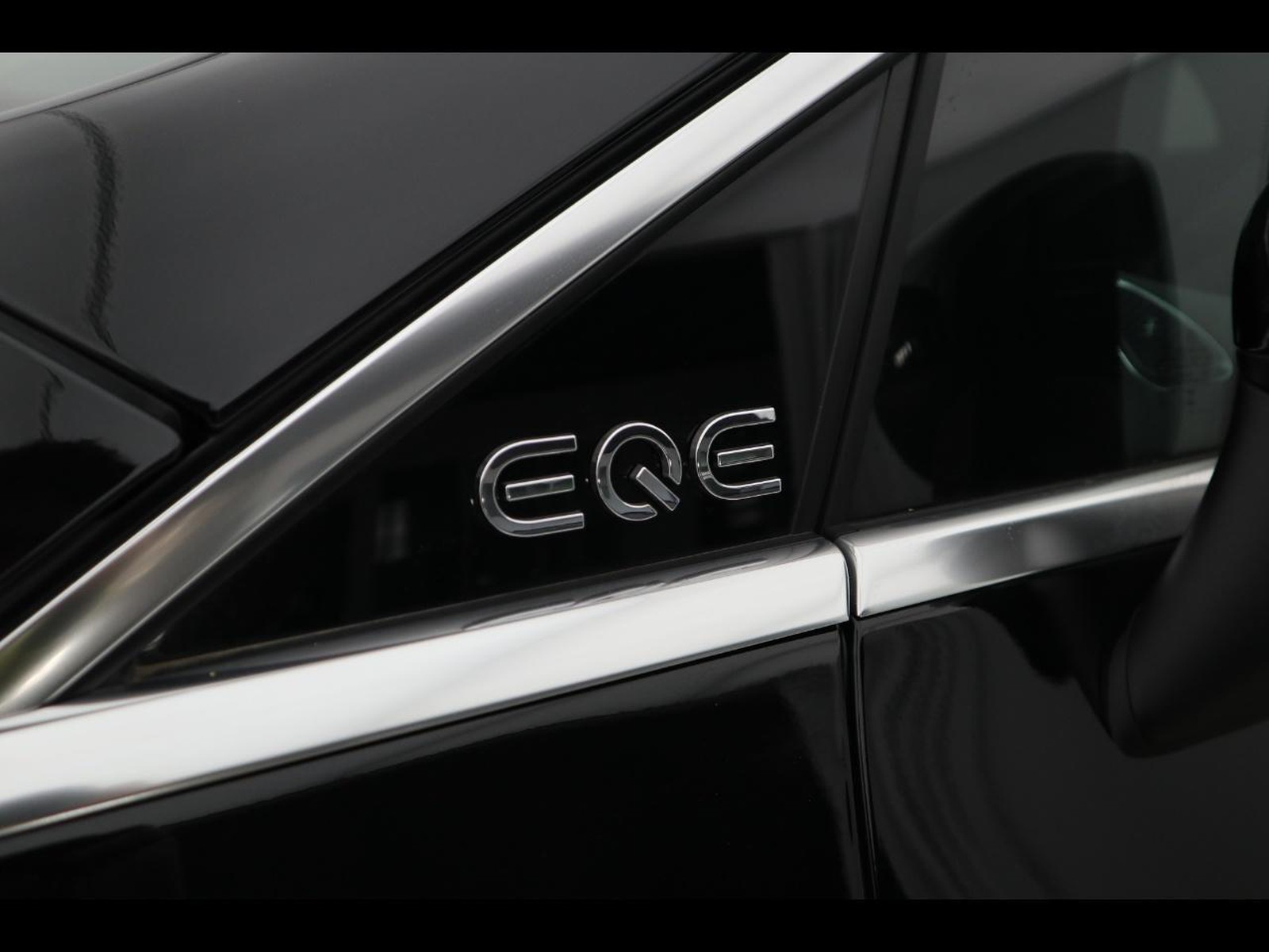 18 - Mercedes EQE suv 350 amg line premium 4matic