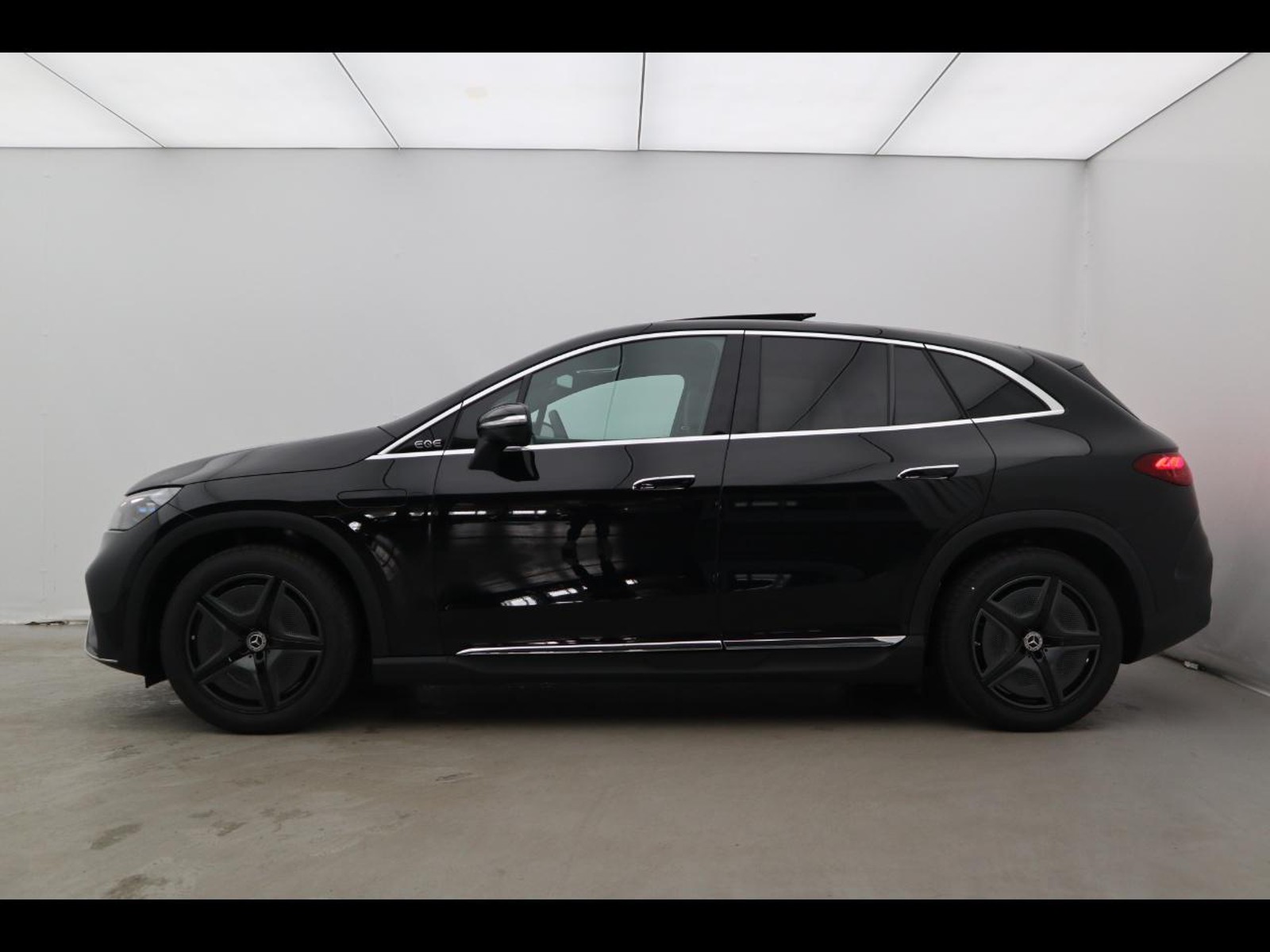 3 - Mercedes EQE suv 350 amg line premium 4matic