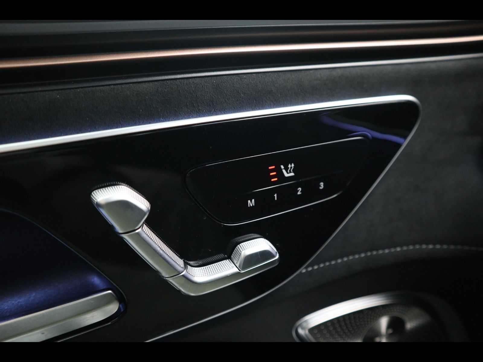 17 - Mercedes EQE suv 350 amg line premium plus 4matic