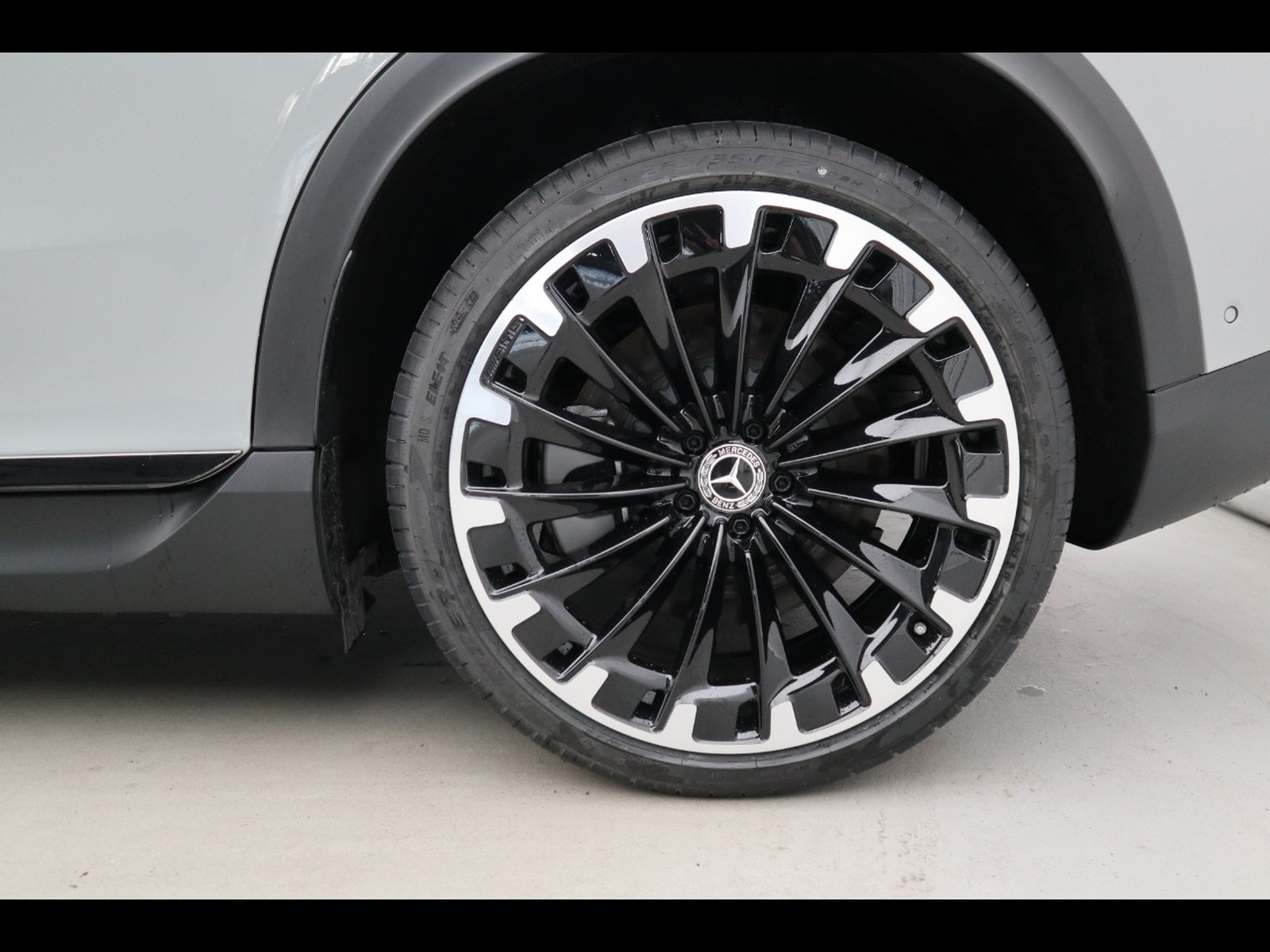 4 - Mercedes EQE suv 350 amg line premium plus 4matic