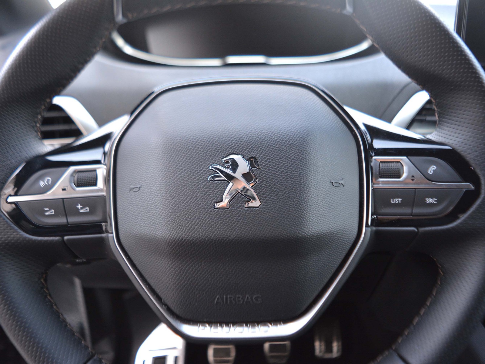 9 - Peugeot 3008 1.2 puretech turbo gt s&s