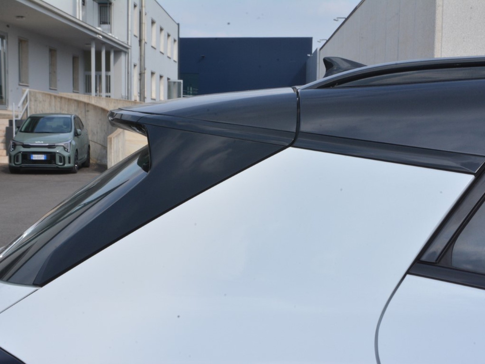 27 - Kia Sportage 1.6 t-gdi hev gt-line plus premium pack 2wd at6