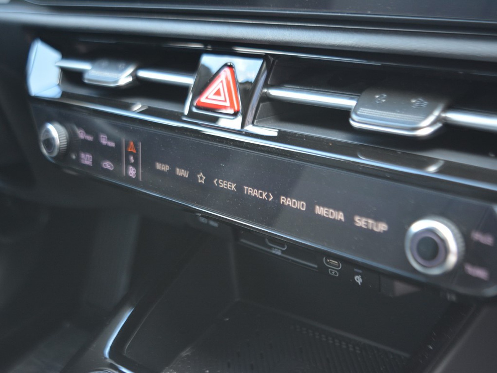 11 - Kia Niro 1.6 gdi hev tri-fuel 126cv evolution dct6