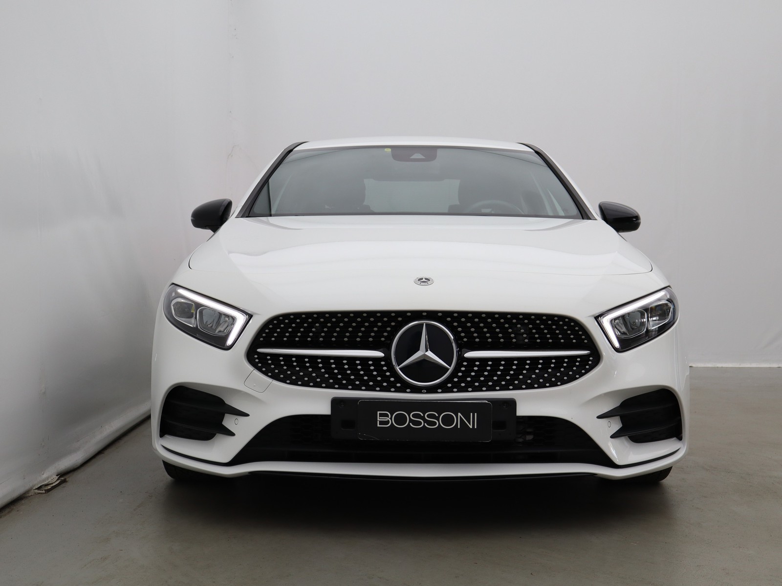 2 - Mercedes Classe A sedan 180 d premium 8g-dct