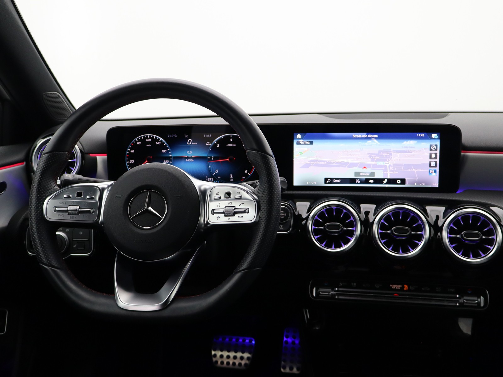 12 - Mercedes Classe A sedan 180 d premium 8g-dct