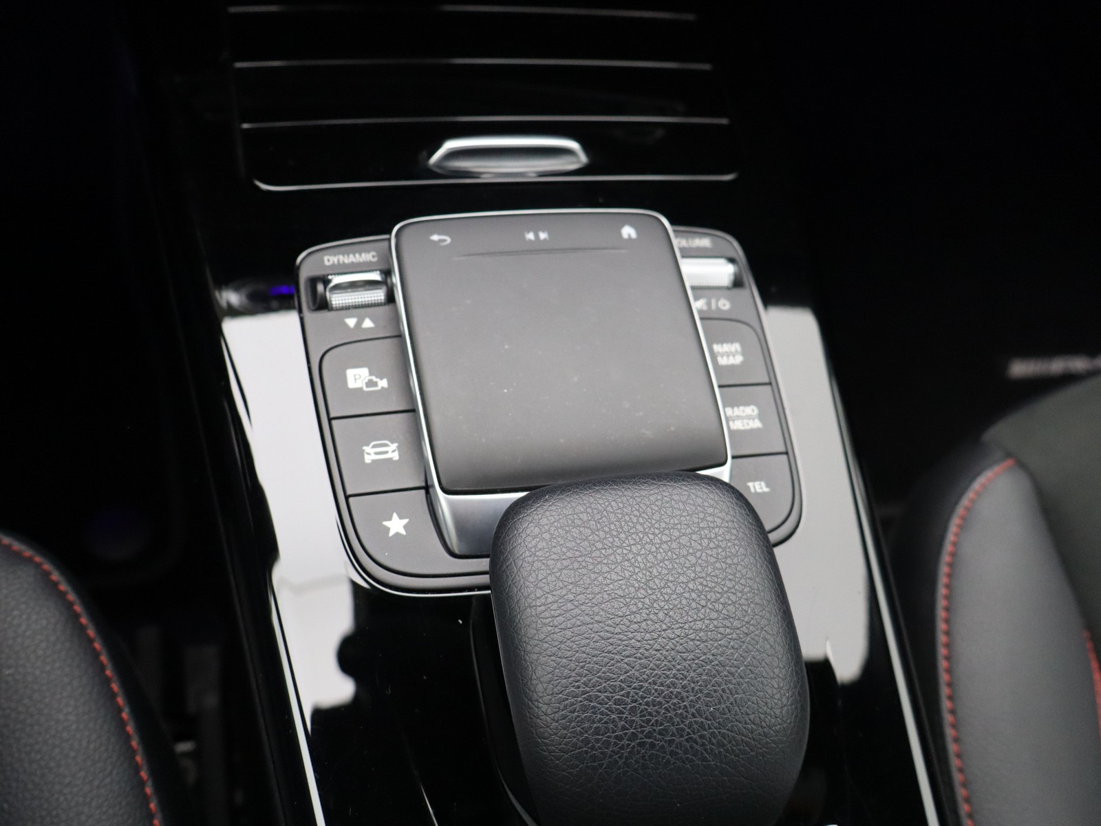 14 - Mercedes Classe A sedan 180 d premium 8g-dct