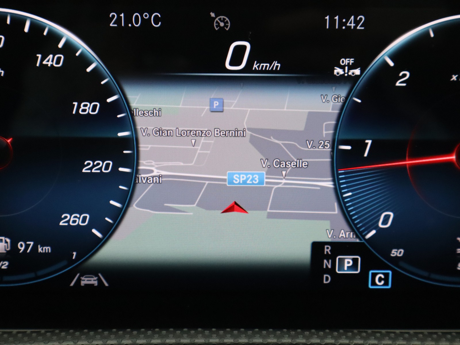 16 - Mercedes Classe A sedan 180 d premium 8g-dct