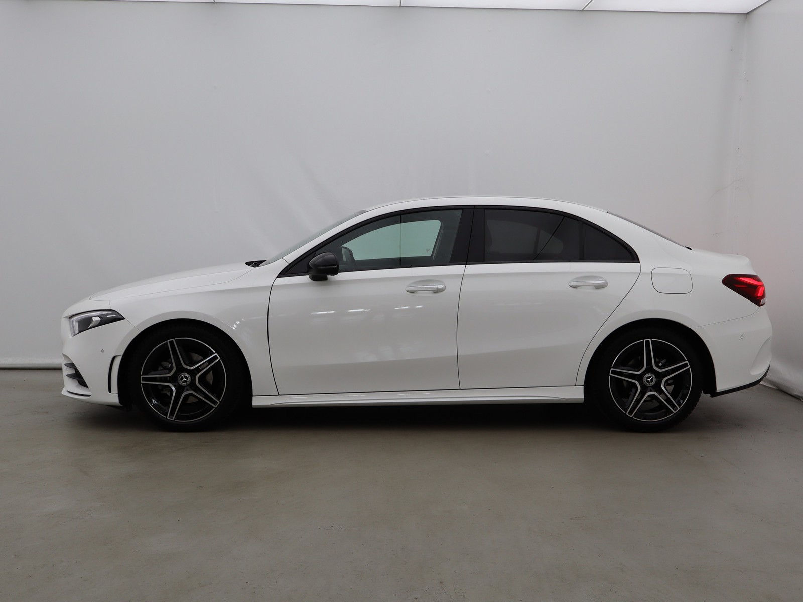 3 - Mercedes Classe A sedan 180 d premium 8g-dct