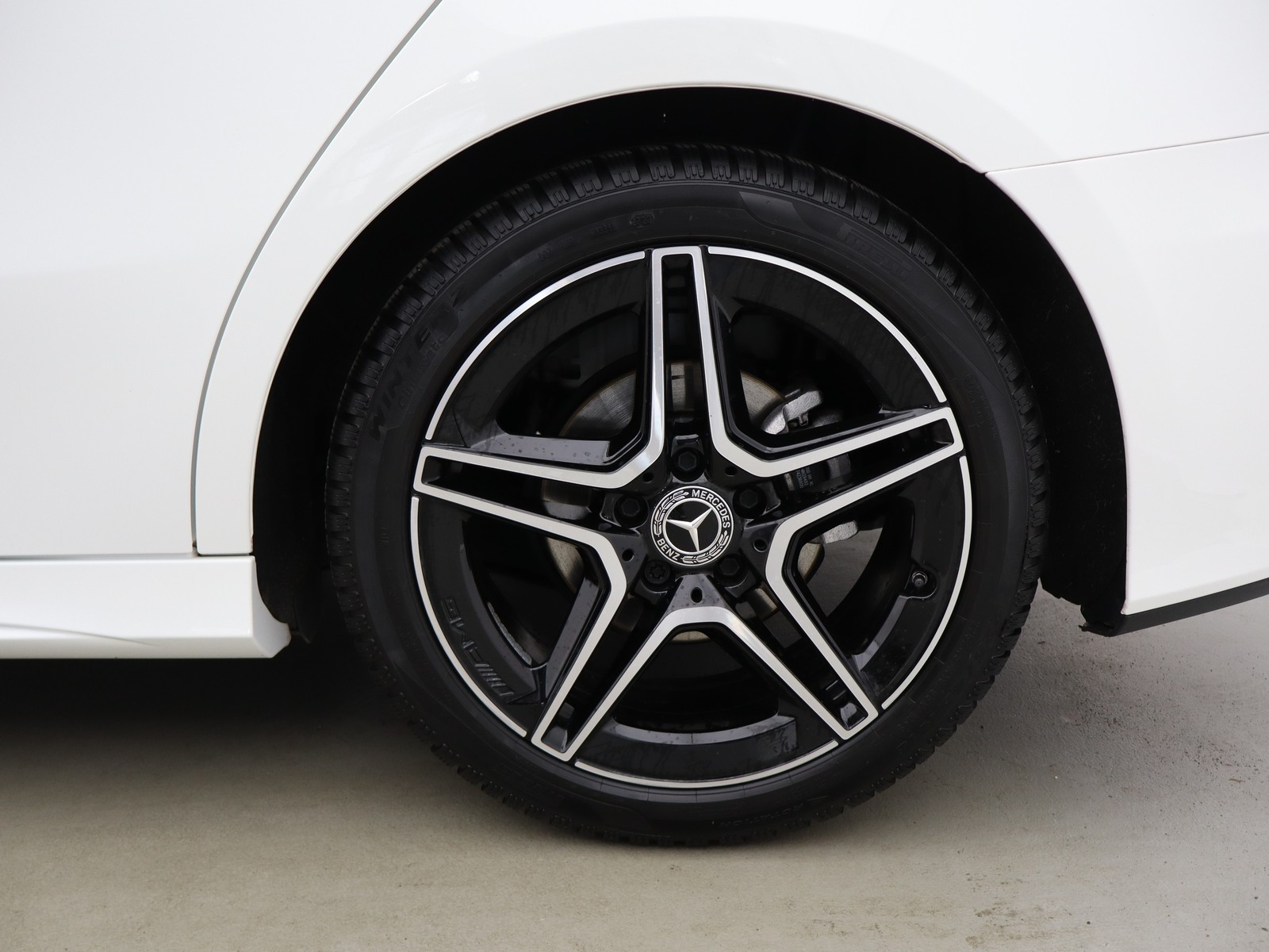 4 - Mercedes Classe A sedan 180 d premium 8g-dct