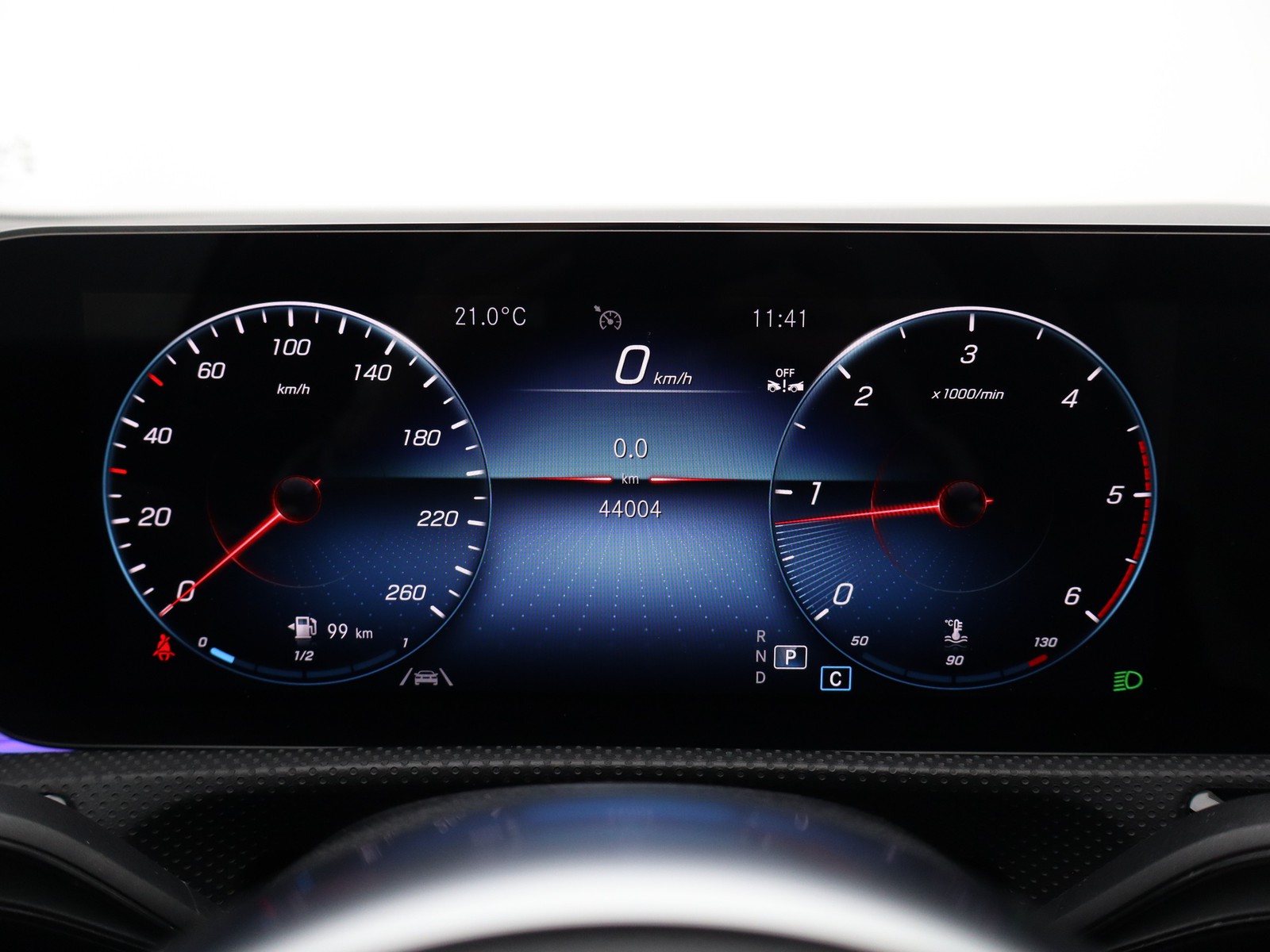 9 - Mercedes Classe A sedan 180 d premium 8g-dct