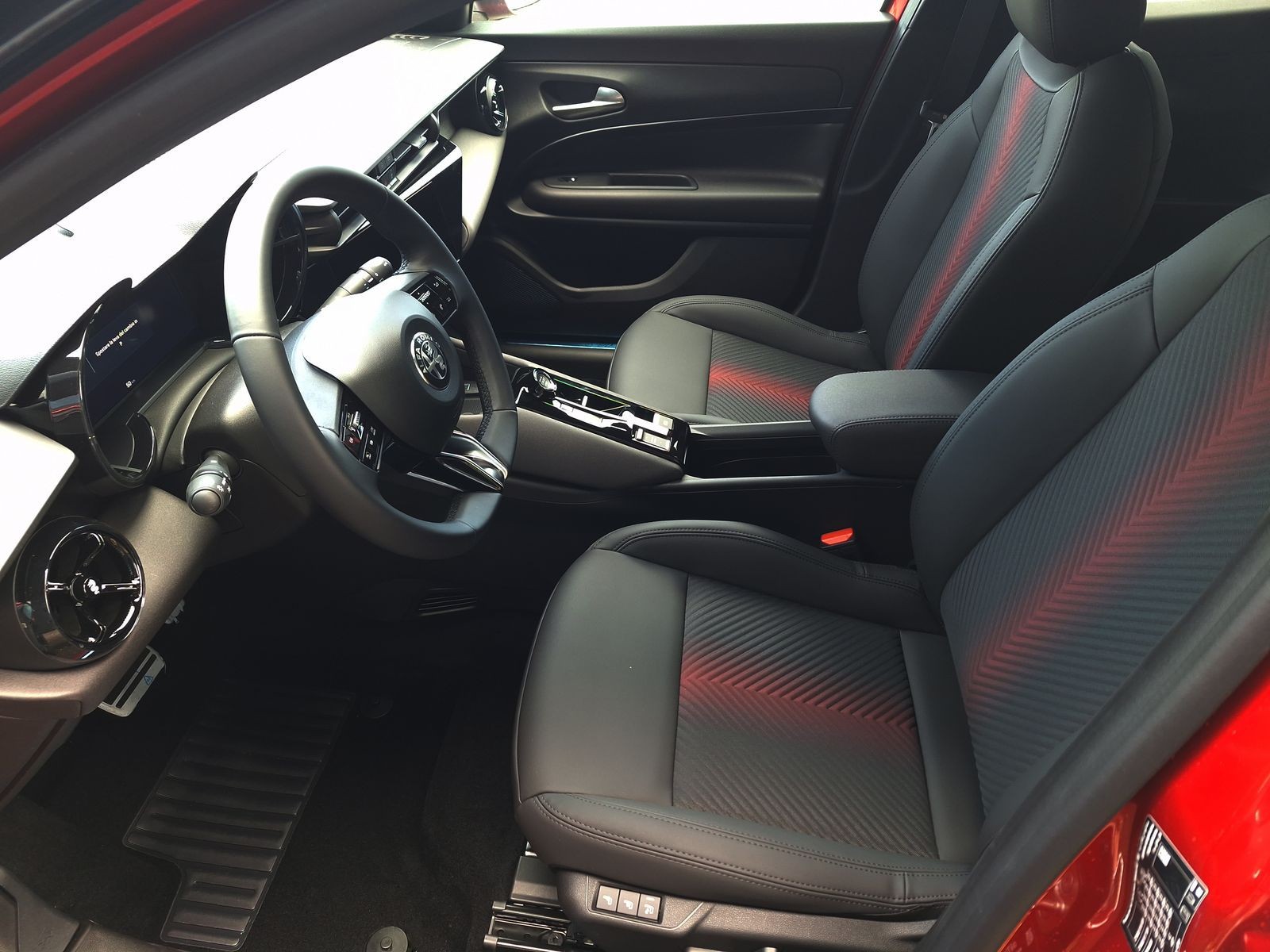 11 - Alfa Romeo Junior 1.2 hybrid 145cv ibrida ti edct6