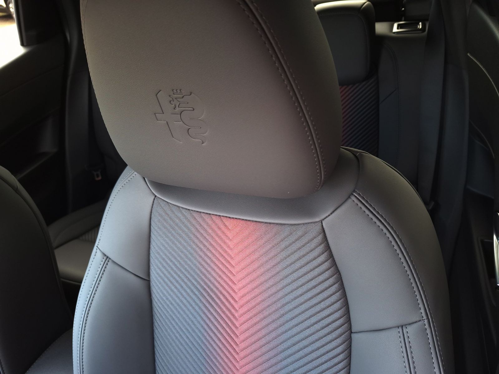21 - Alfa Romeo Junior 1.2 hybrid 145cv ibrida ti edct6