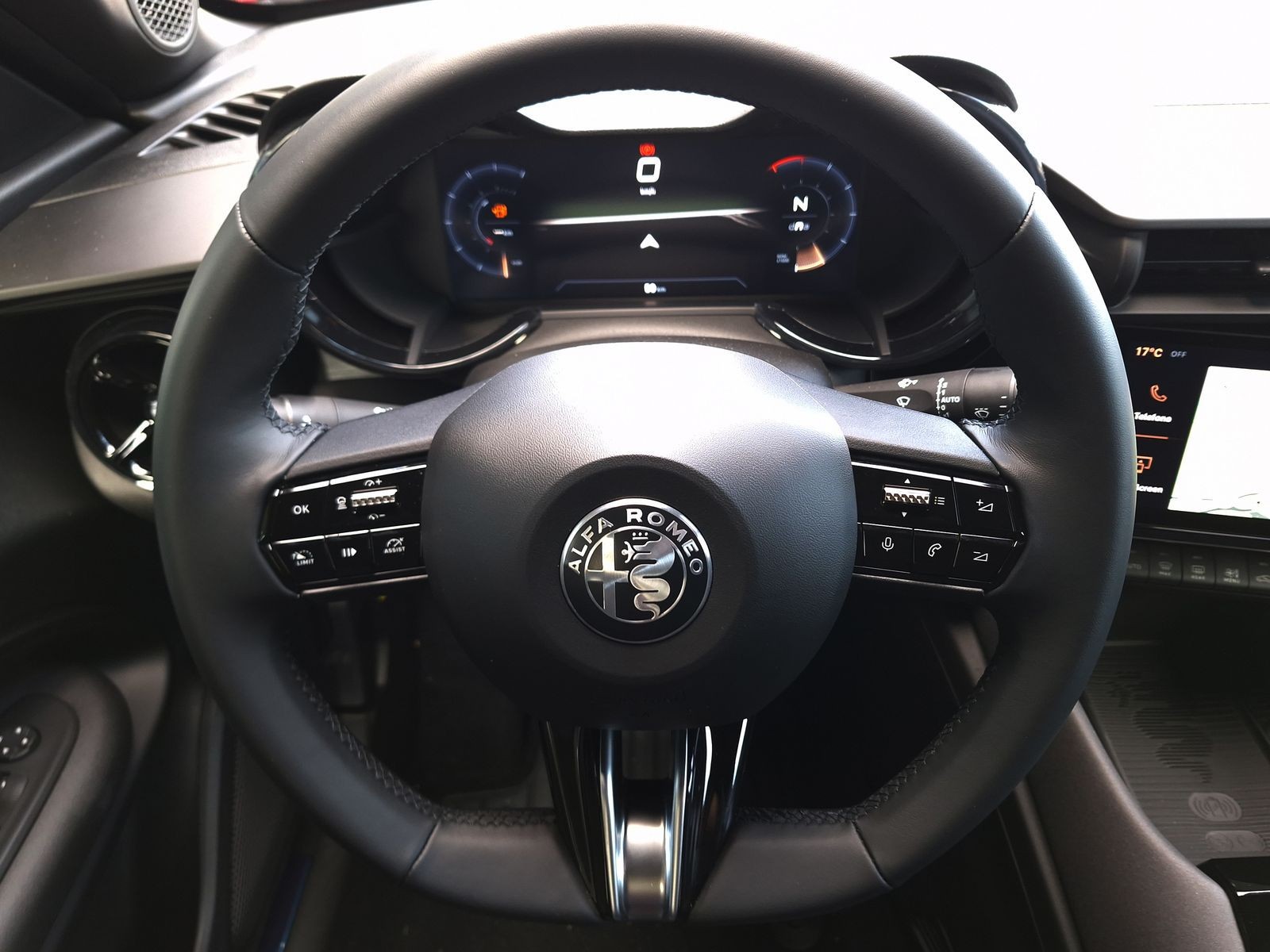 9 - Alfa Romeo Junior 1.2 hybrid 145cv ibrida ti edct6