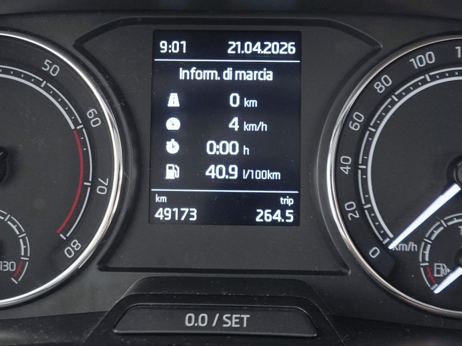 28 - Skoda Fabia 1.0 mpi evo 65cv ambition