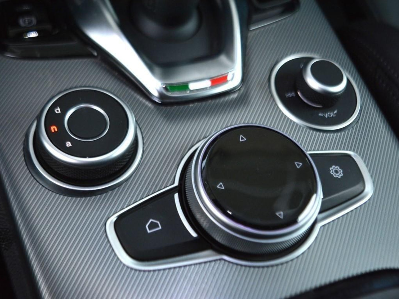 18 - Alfa Romeo Stelvio 2.2 turbo 210cv veloce q4 at8