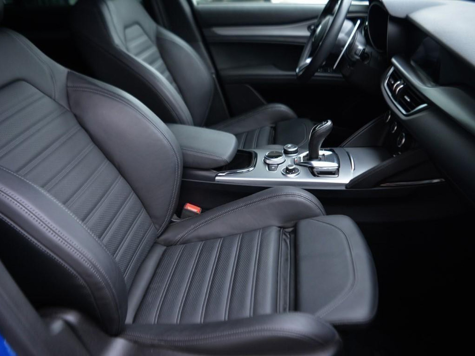 5 - Alfa Romeo Stelvio 2.2 turbo 210cv veloce q4 at8