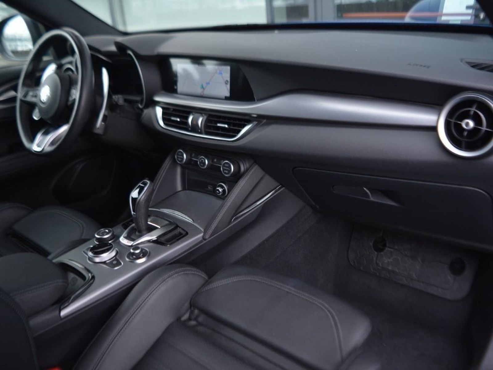 8 - Alfa Romeo Stelvio 2.2 turbo 210cv veloce q4 at8