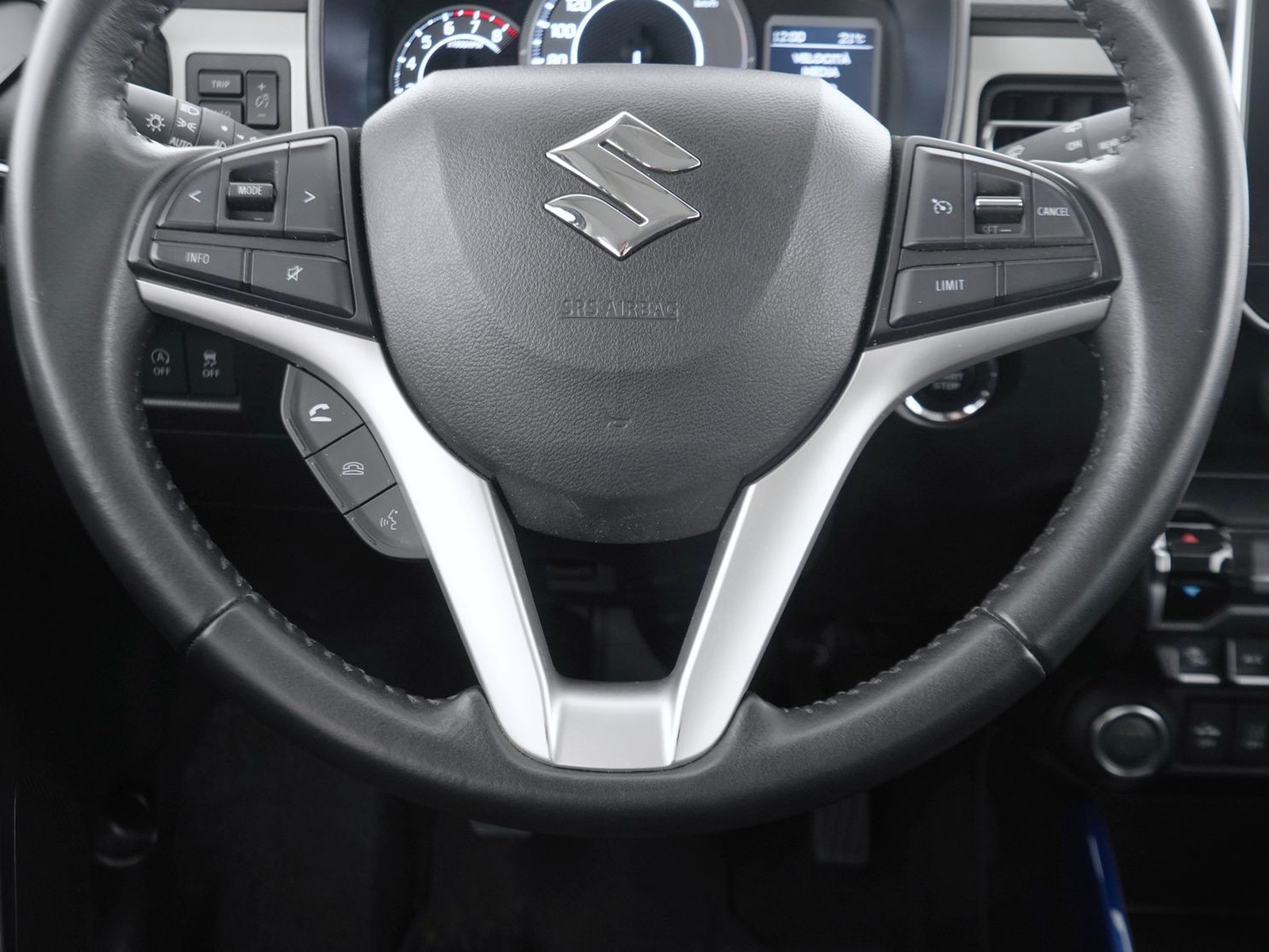 15 - Suzuki Ignis 1.2 dualjet hybrid top 2wd