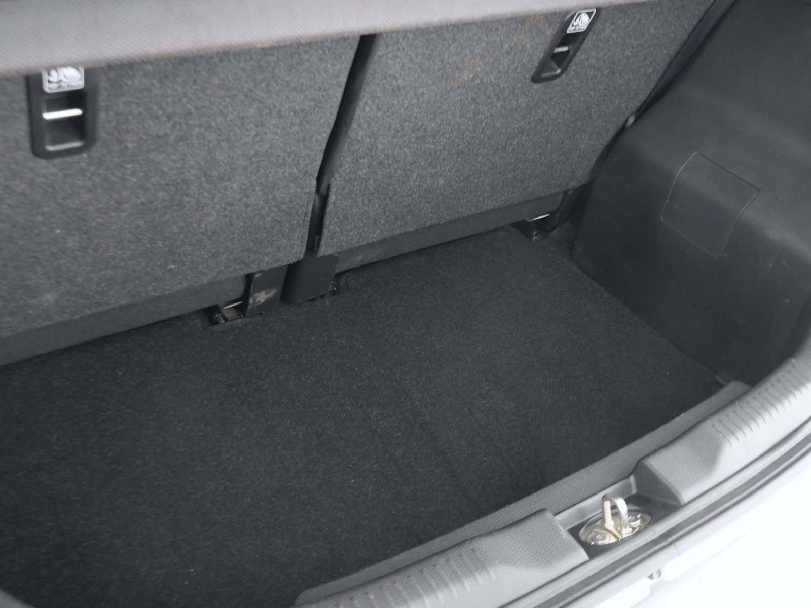 10 - Suzuki Ignis 1.2 dualjet hybrid top 2wd
