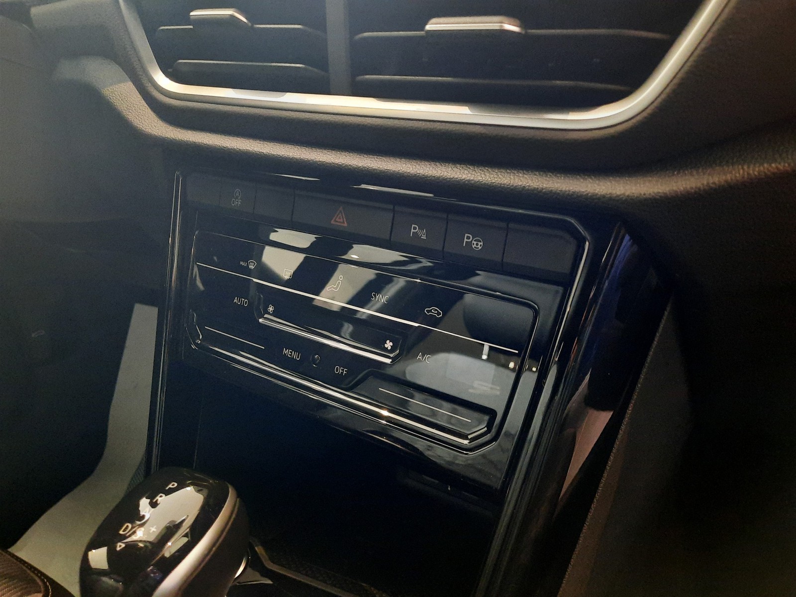 12 - Volkswagen T-Roc 2.0 tdi scr 150cv r line dsg