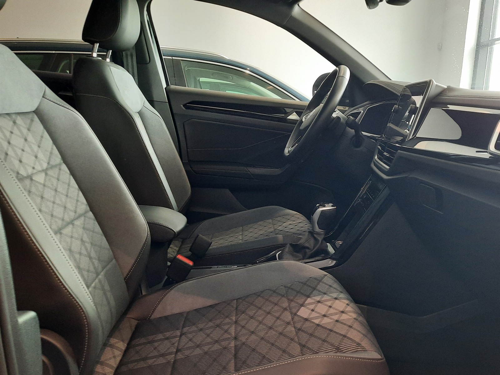 8 - Volkswagen T-Roc 2.0 tdi scr 150cv r line dsg