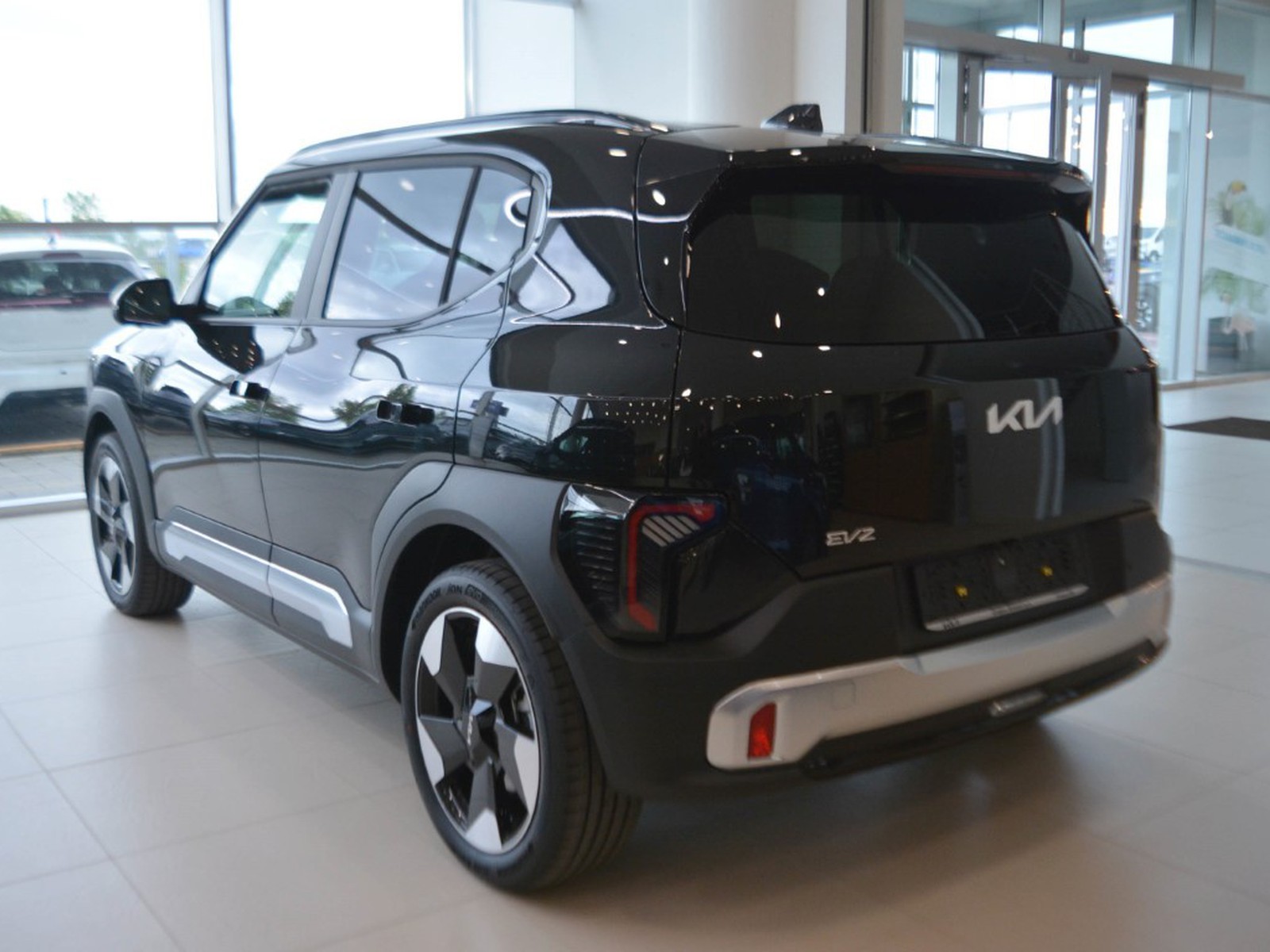 4 - Kia EV2 42,2 kwh earth