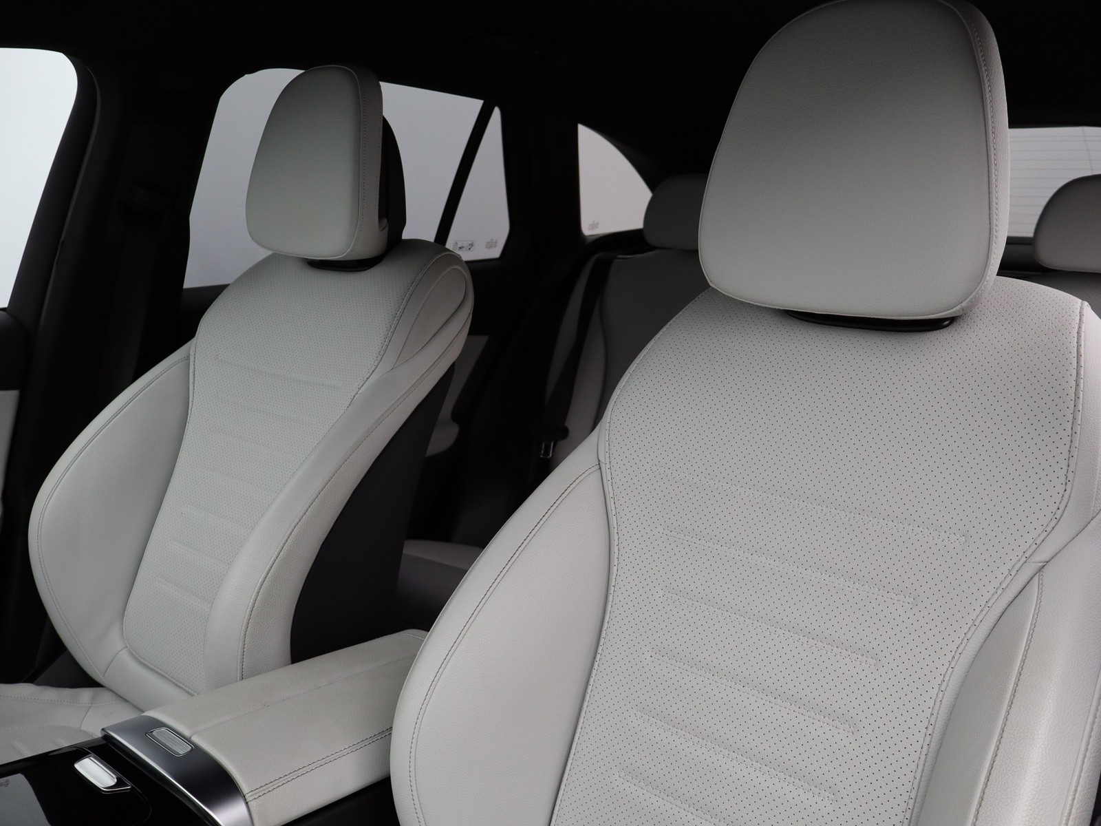 6 - Mercedes GLC suv 220 d amg line premium 4matic 9g-tronic