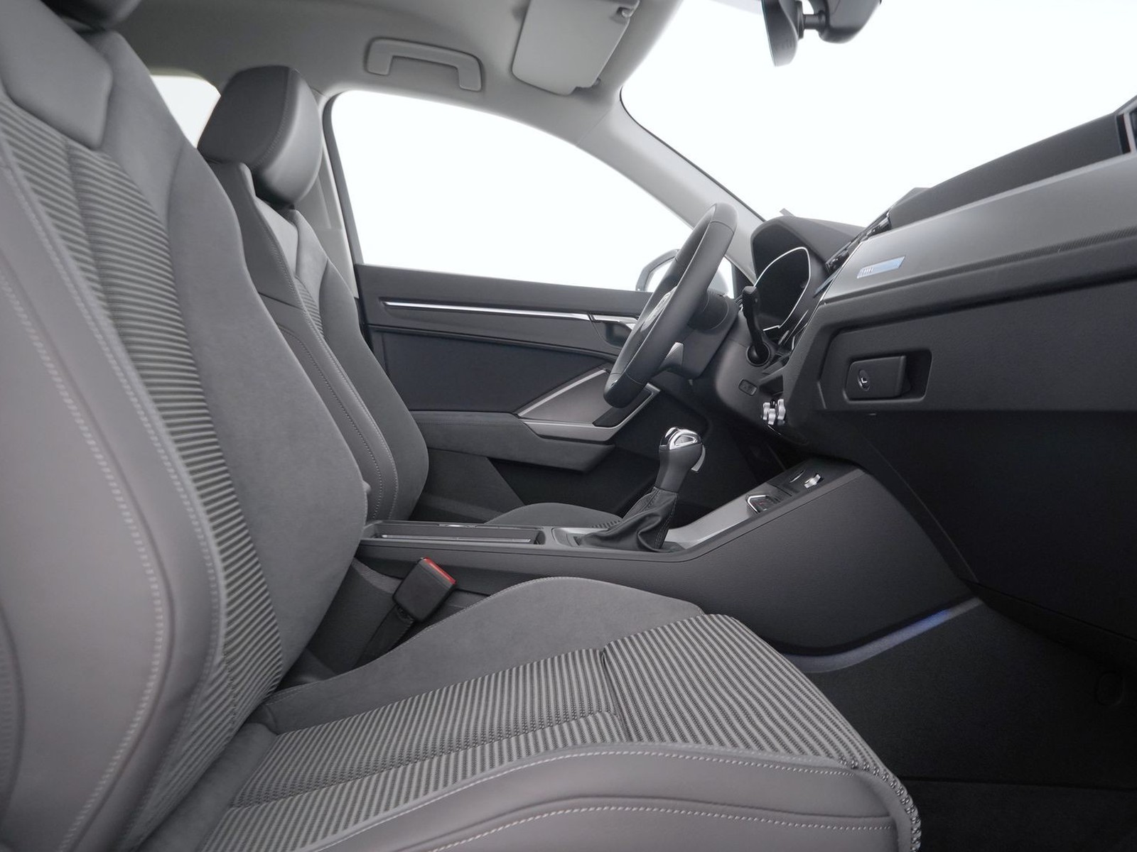 16 - Audi Q3 sportback 35 1.5 tfsi evo2 s line edition s tronic