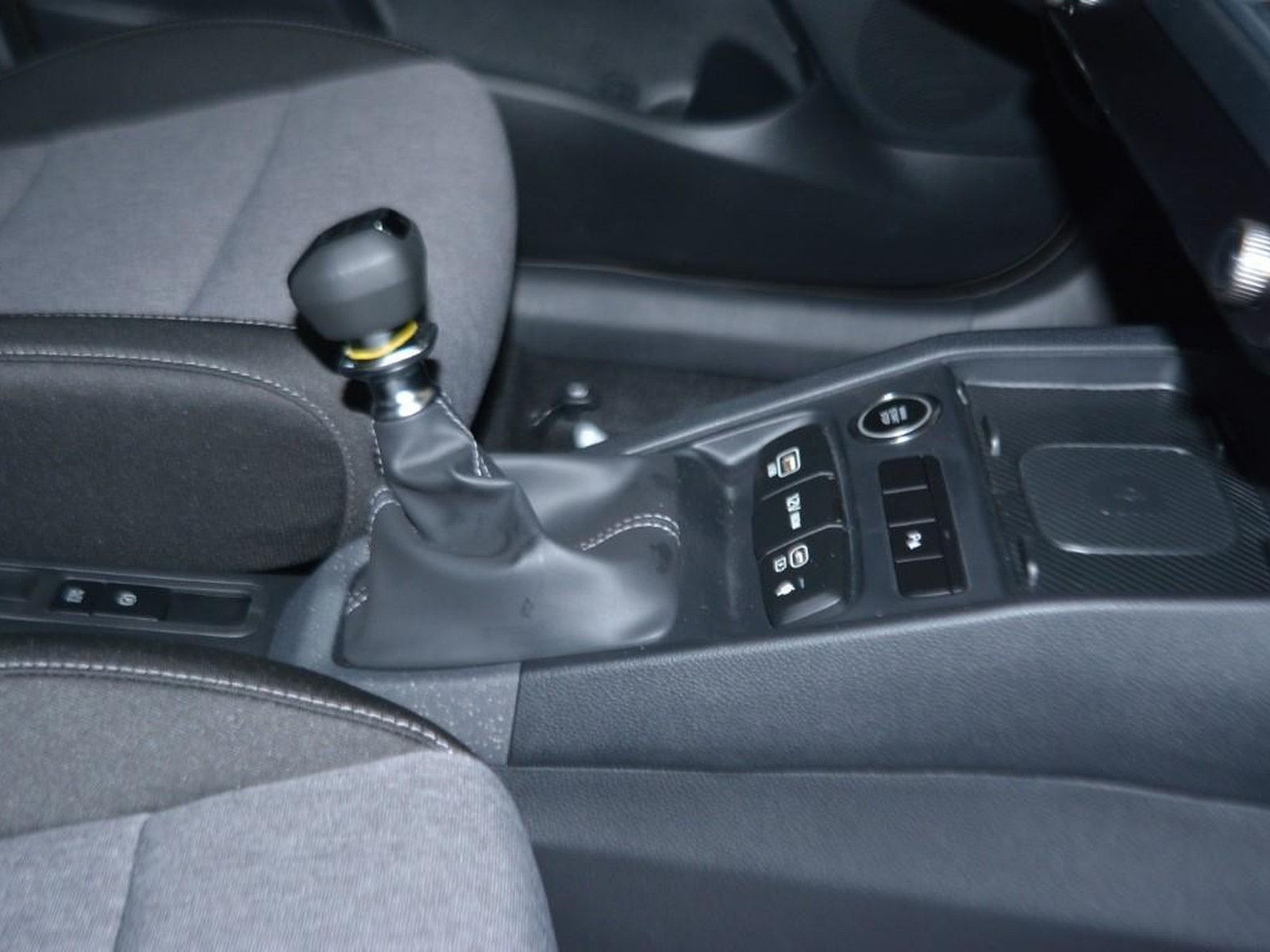12 - Kia Stonic 1.0 t-gdi mhev style tech pack