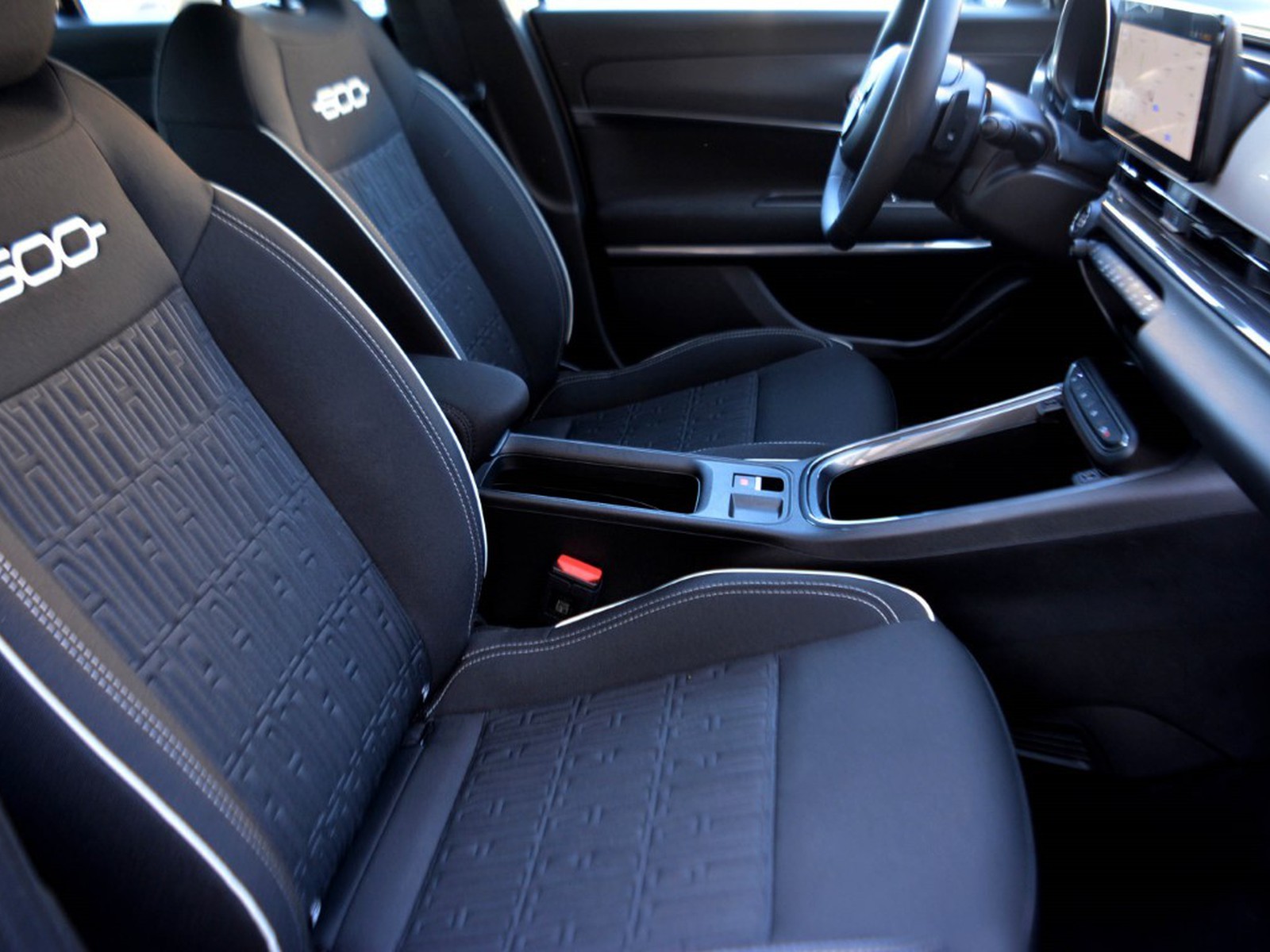 5 - Fiat 600 1.2 hybrid 145cv edct
