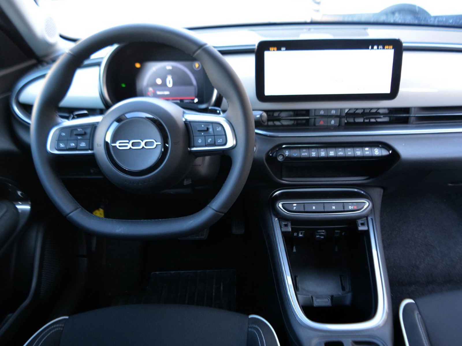 9 - Fiat 600 1.2 hybrid 145cv edct