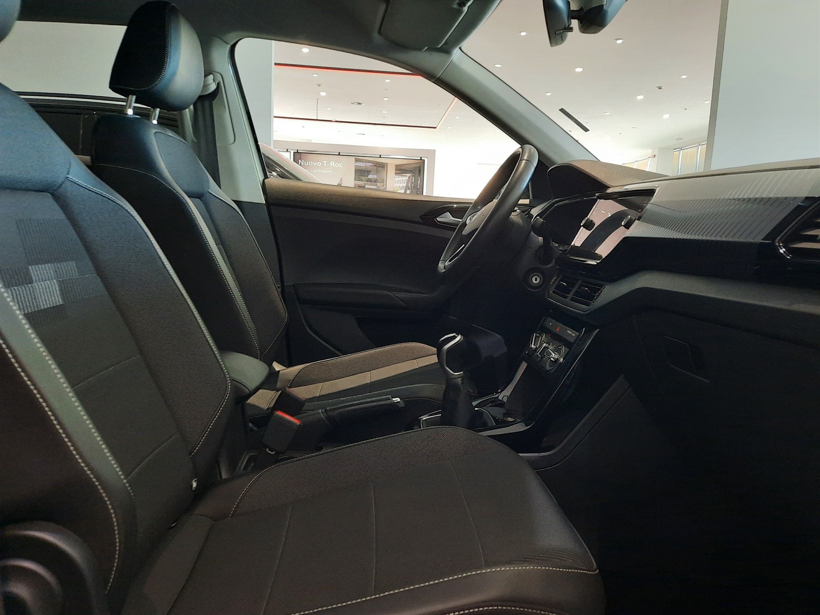 8 - Volkswagen T-Cross 1.0 tsi 95cv style
