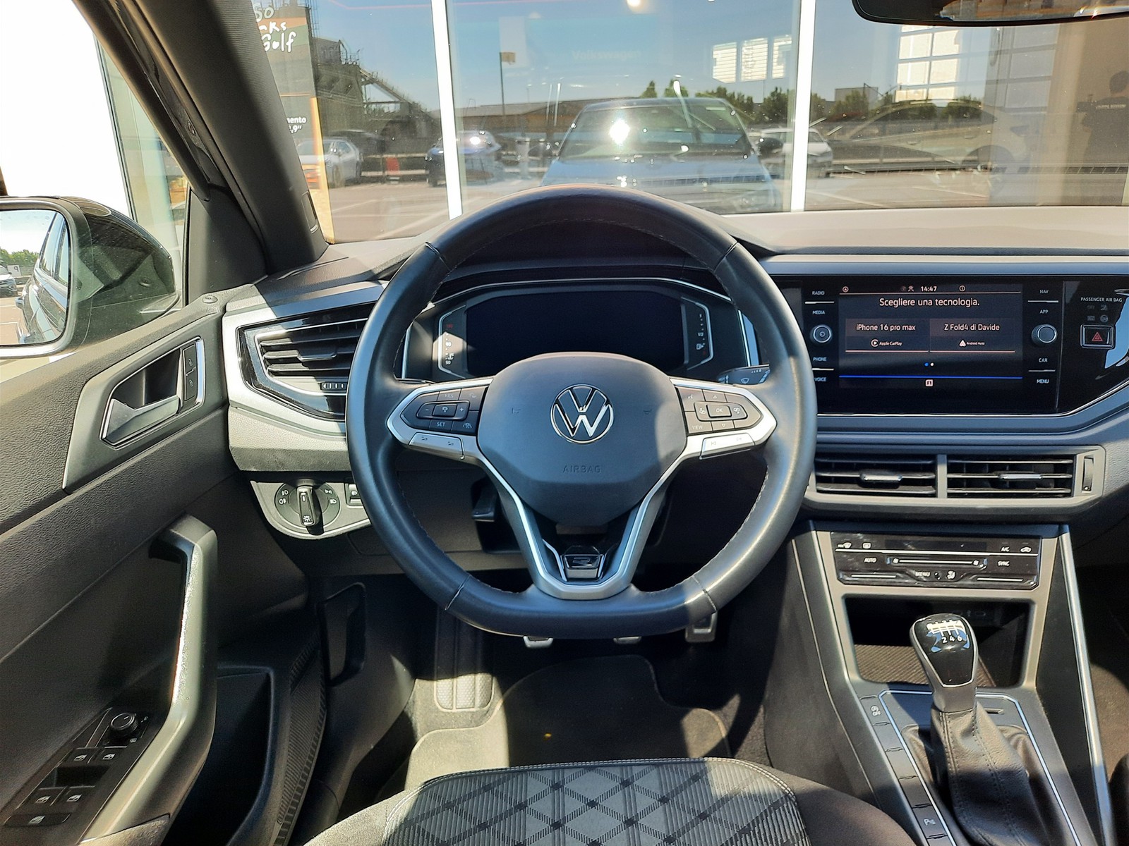 8 - Volkswagen Taigo 1.0 tsi 115cv r-line