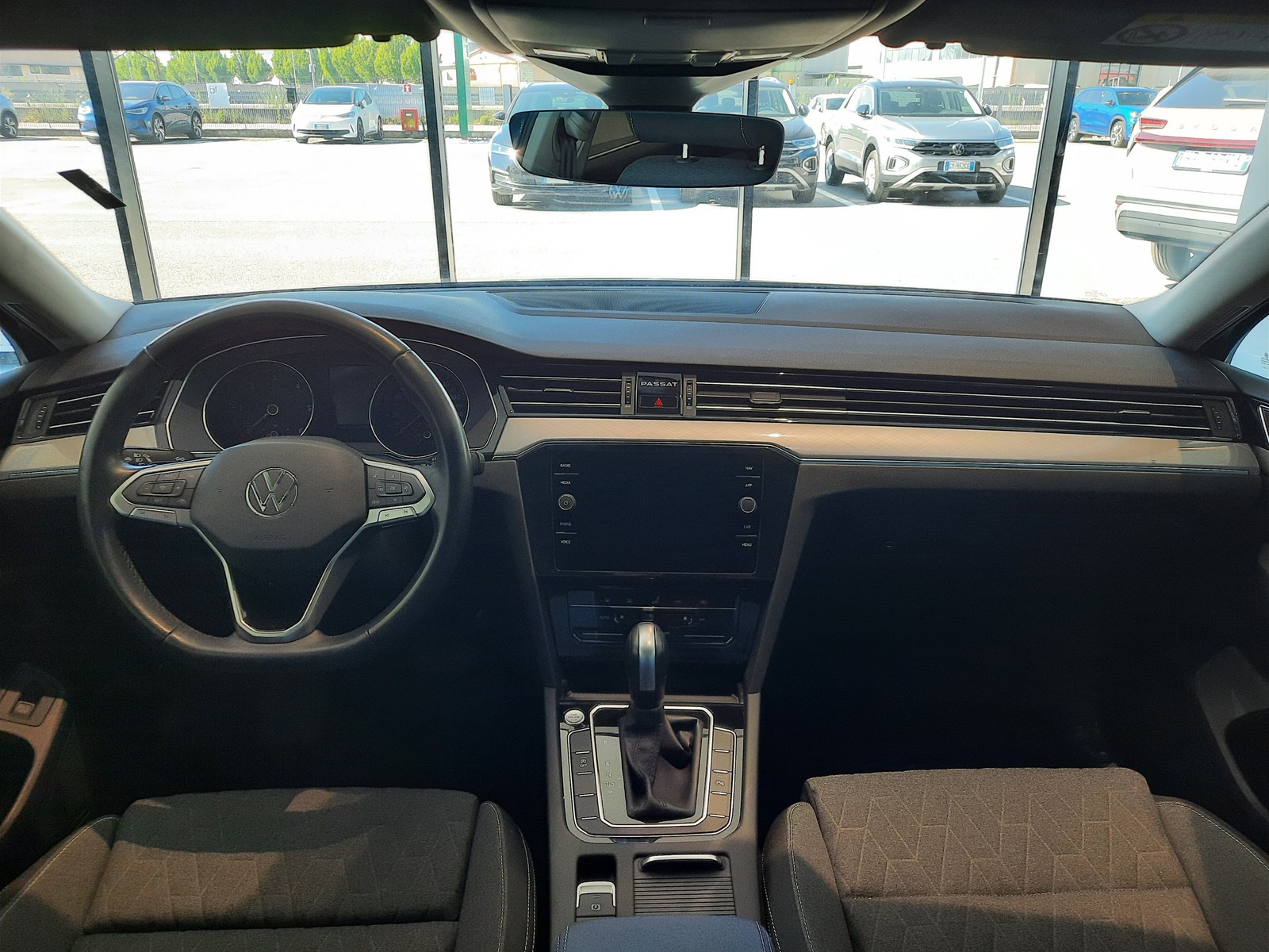 6 - Volkswagen Passat variant 2.0 tdi scr evo 150cv business dsg