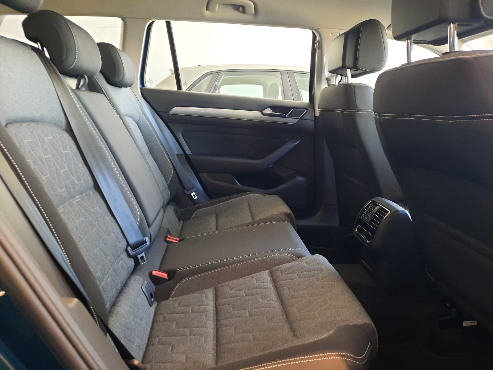 9 - Volkswagen Passat variant 2.0 tdi scr evo 150cv business dsg