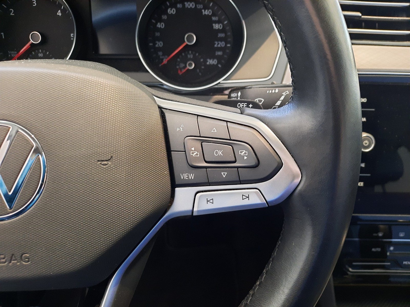 14 - Volkswagen Passat variant 2.0 tdi scr evo 150cv business dsg