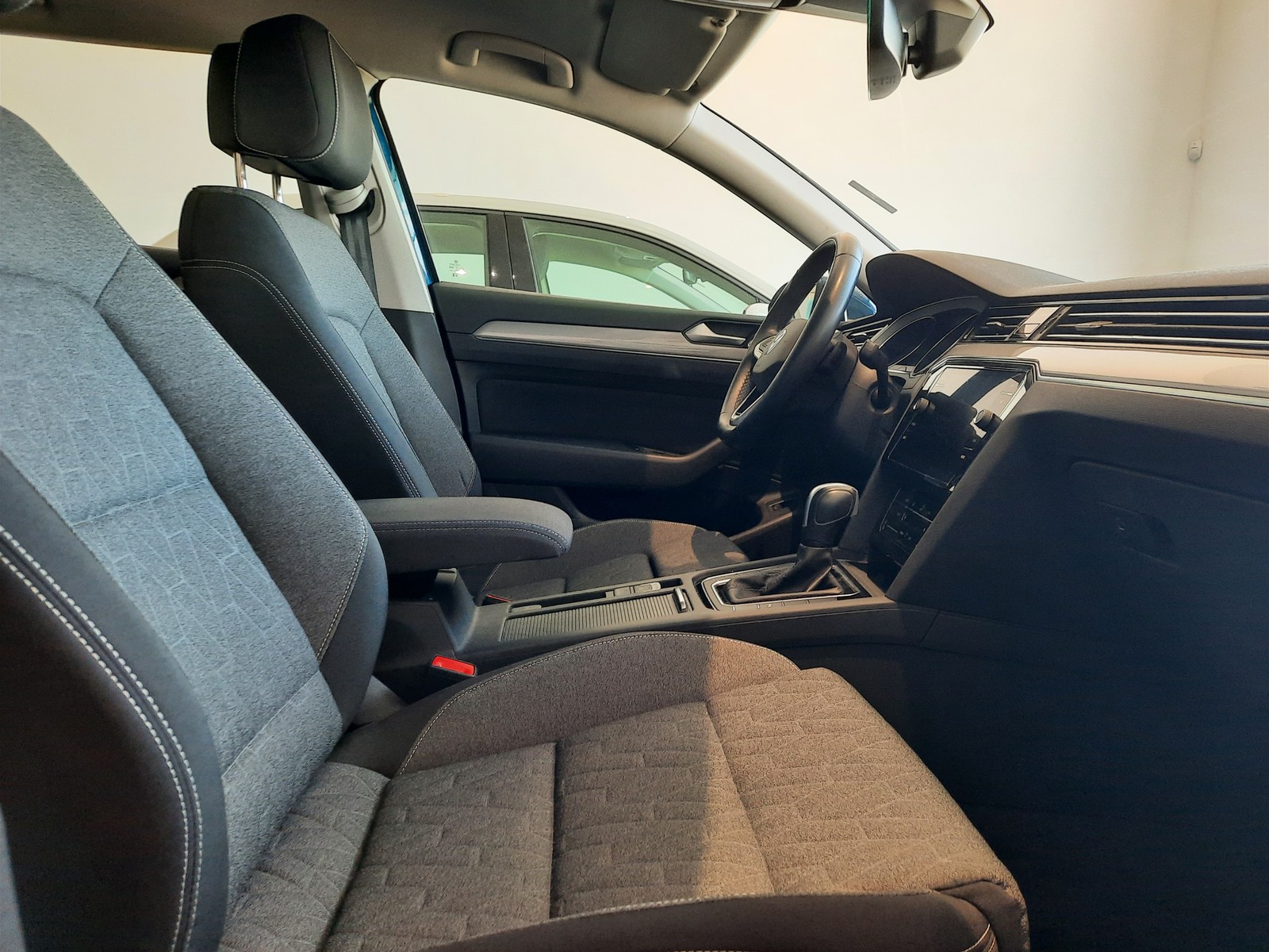 8 - Volkswagen Passat variant 2.0 tdi scr evo 150cv business dsg