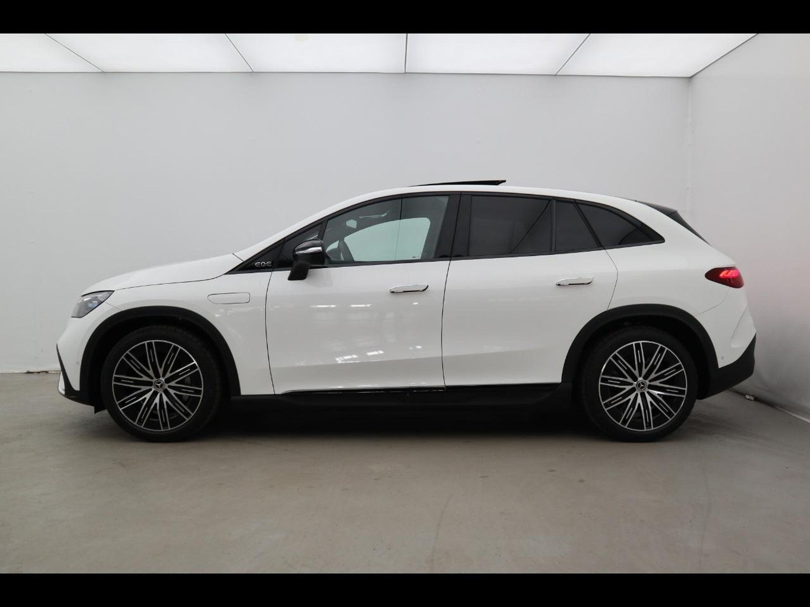 3 - Mercedes EQE suv 350 amg line premium 4matic