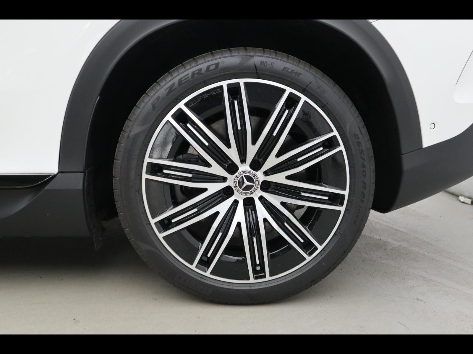 4 - Mercedes EQE suv 350 amg line premium 4matic