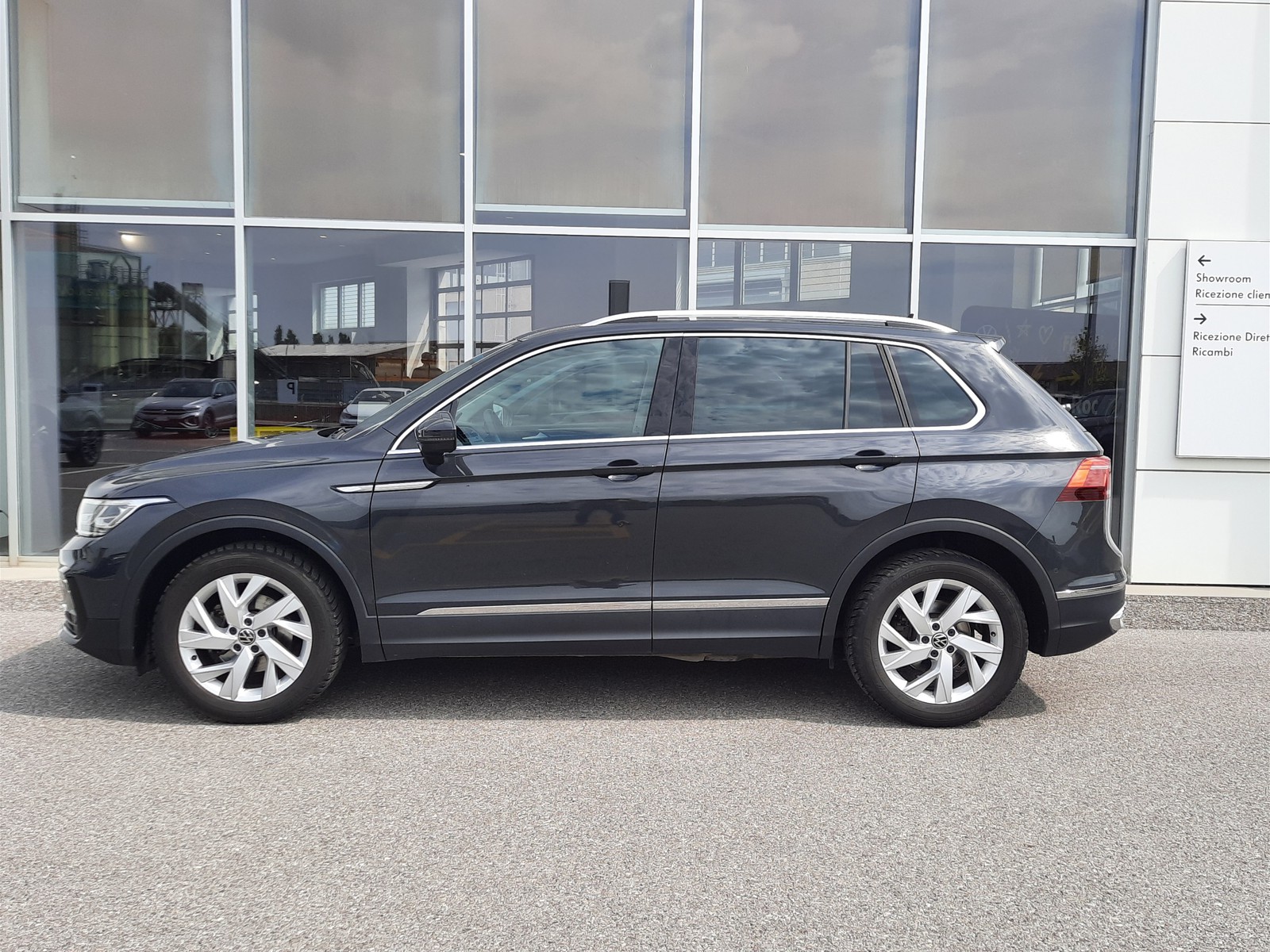 3 - Volkswagen Tiguan 2.0 tdi scr 150cv elegance dsg
