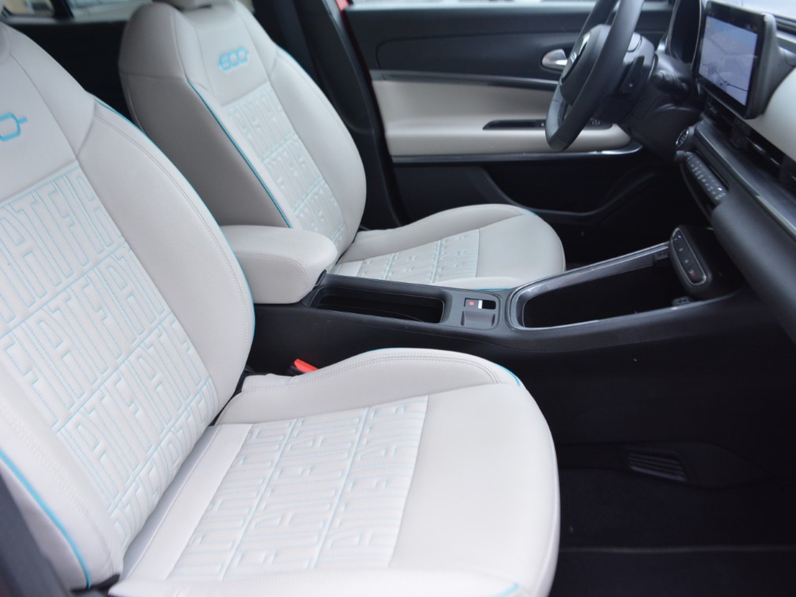 5 - Fiat 600 1.2 hybrid 110cv la prima ii edct