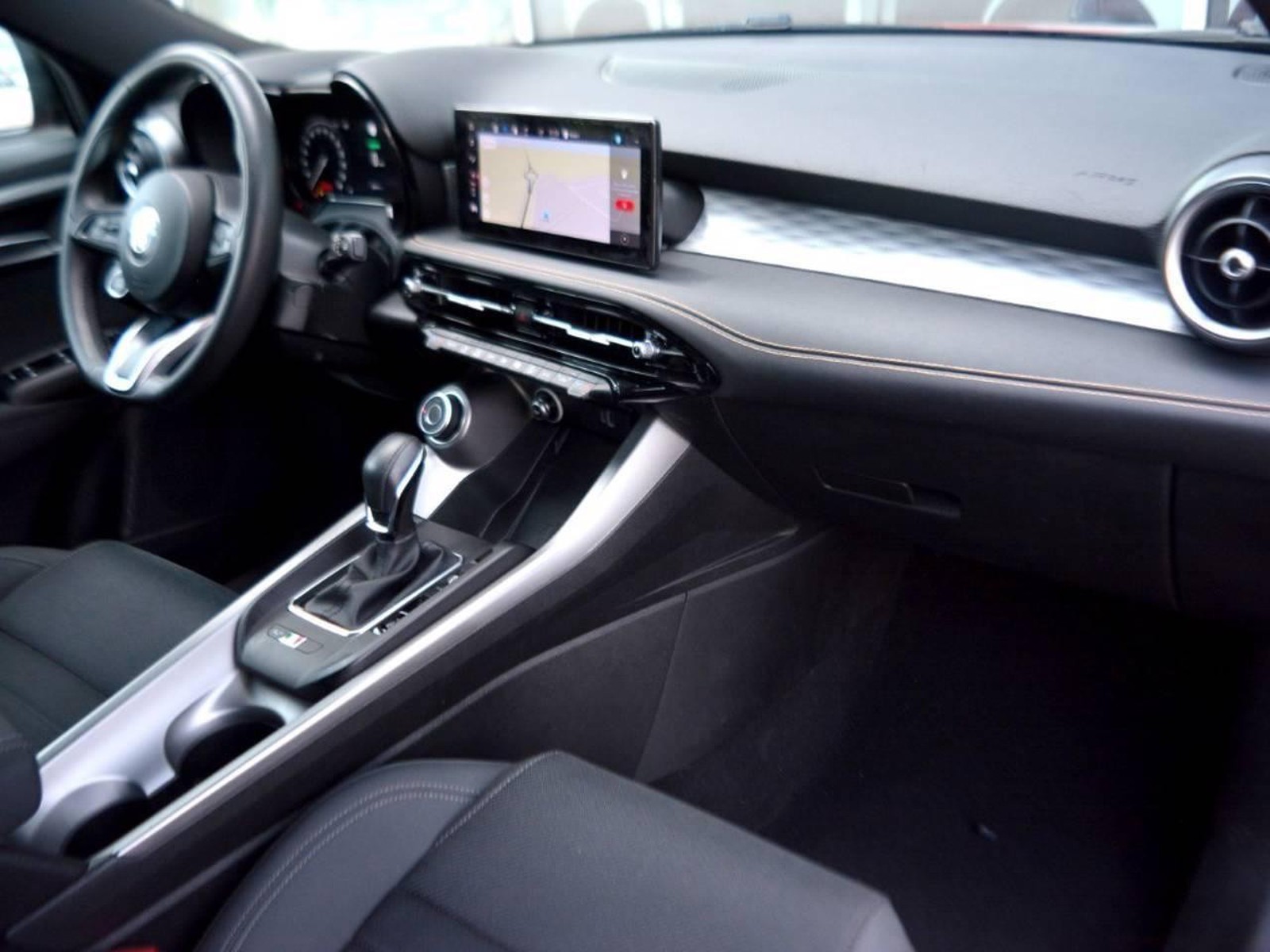 9 - Alfa Romeo Tonale 1.5 hybrid 160cv ti tct7