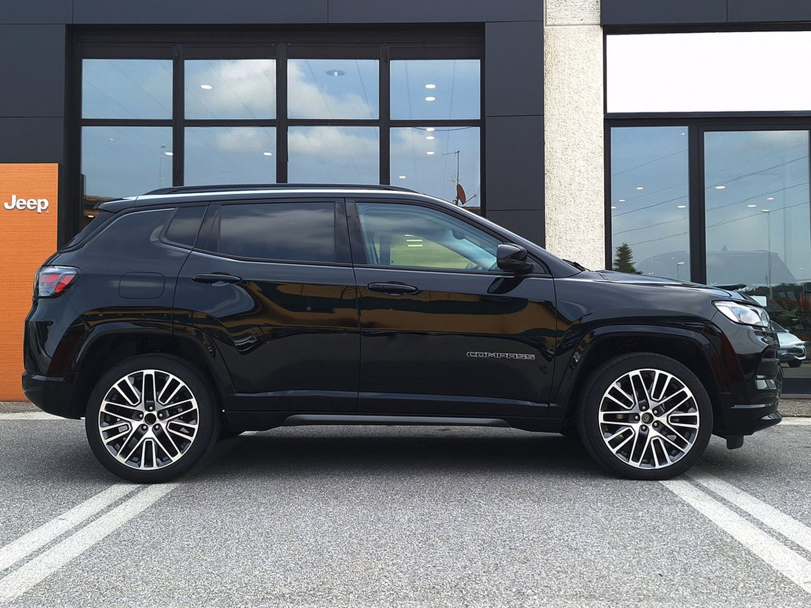 4 - Jeep Compass 1.5 turbo t4 mhev 130cv summit 2wd