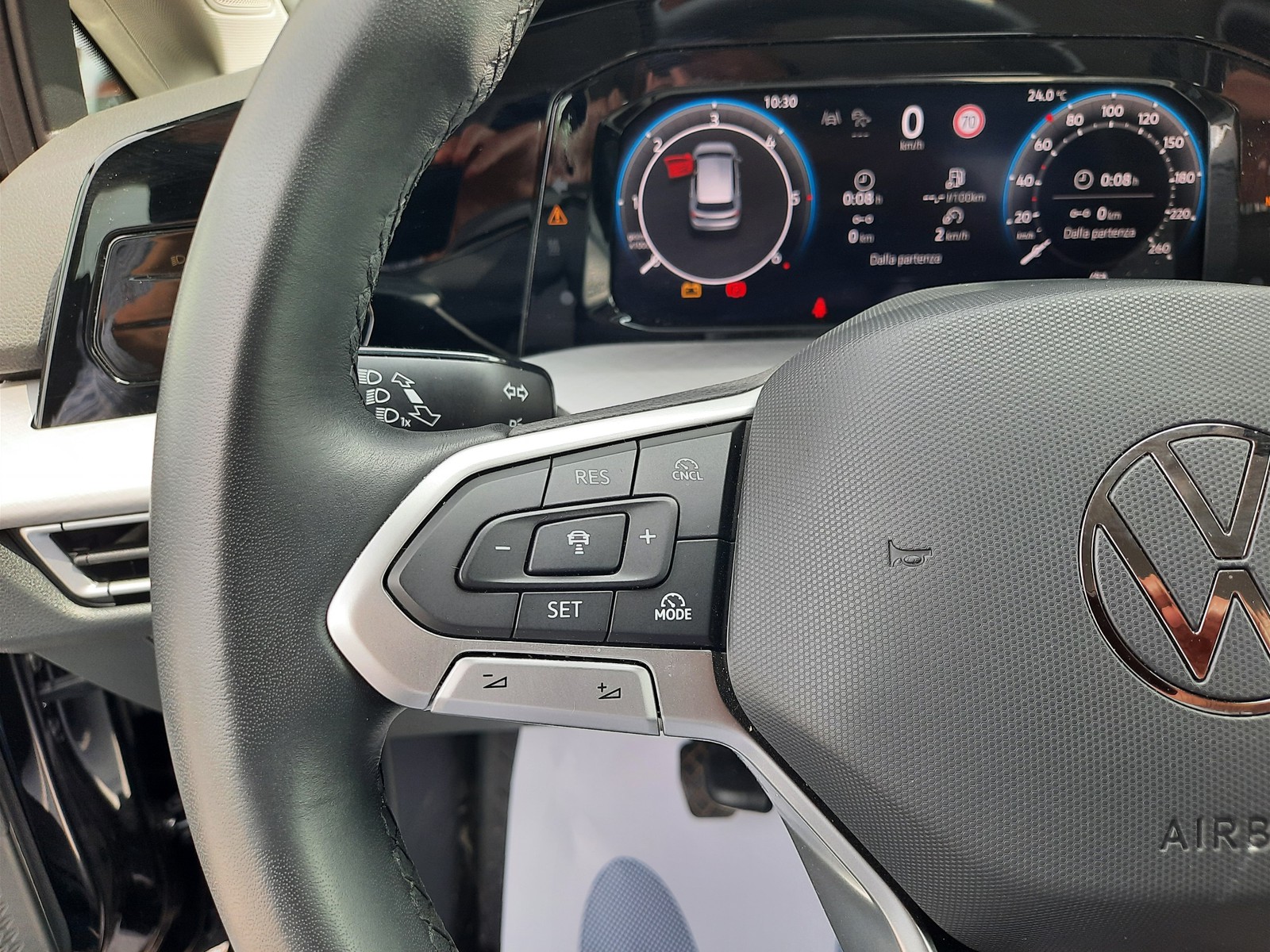 16 - Volkswagen Golf 2.0 tdi scr 115cv life