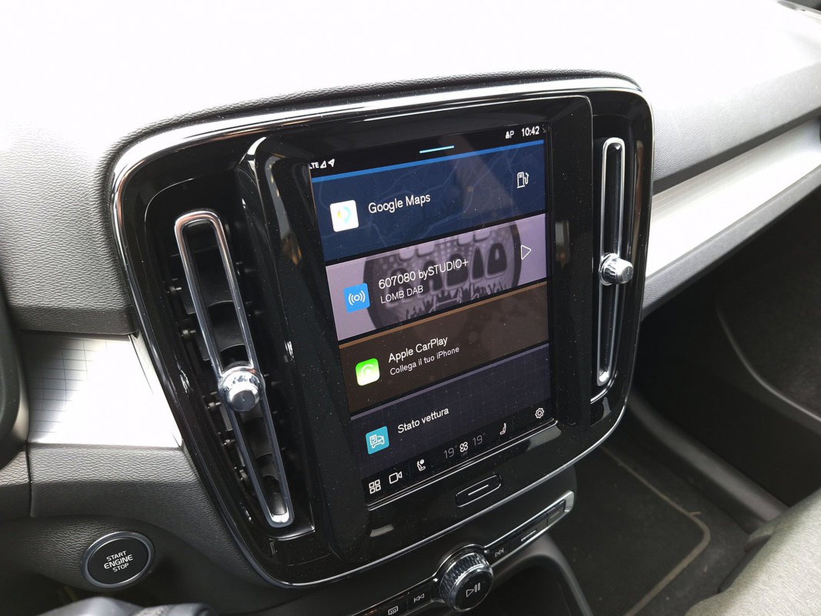 16 - Volvo XC40 2.0 b3 plus dark automatico
