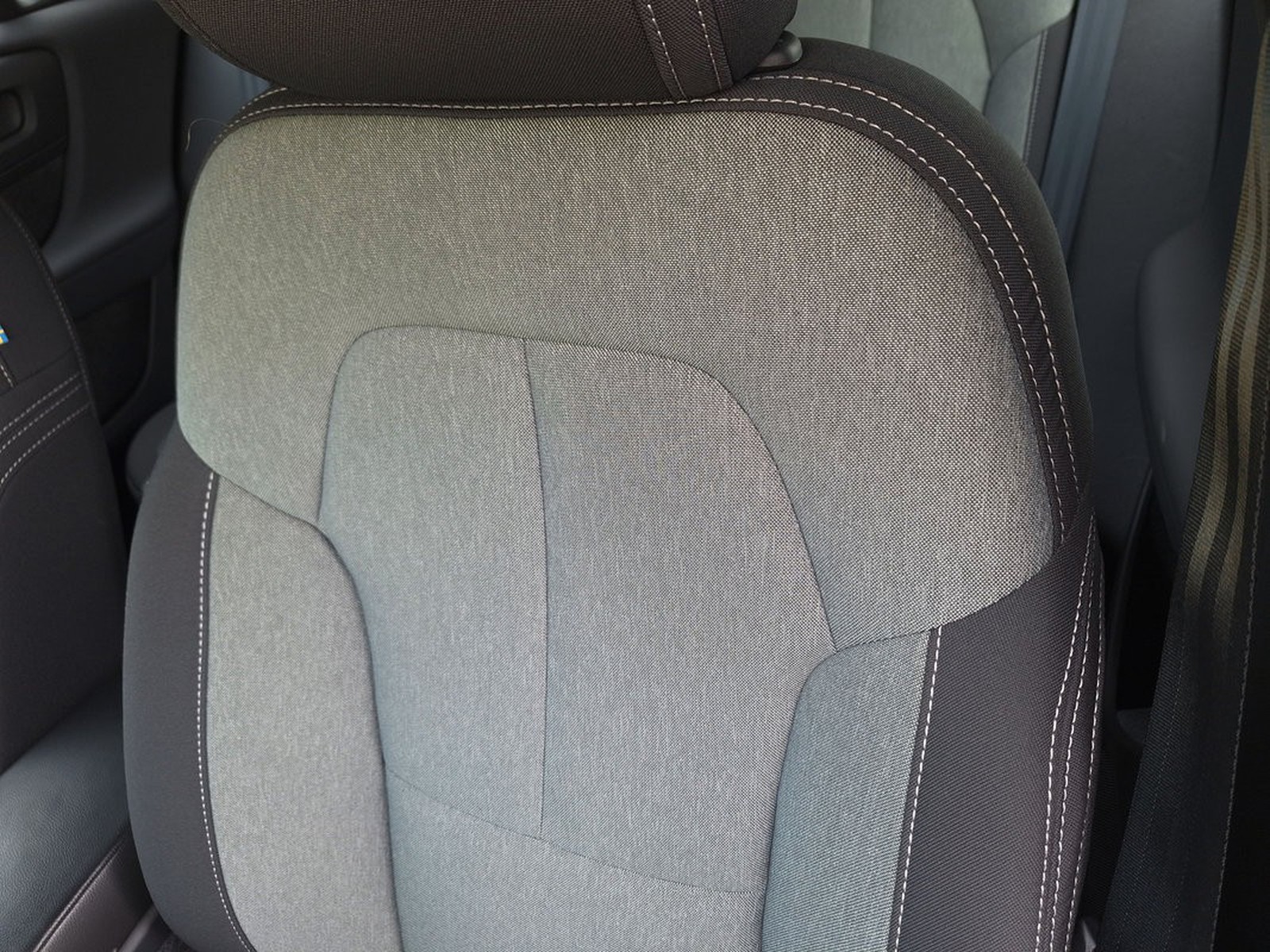 21 - Volvo XC40 2.0 b3 plus dark automatico