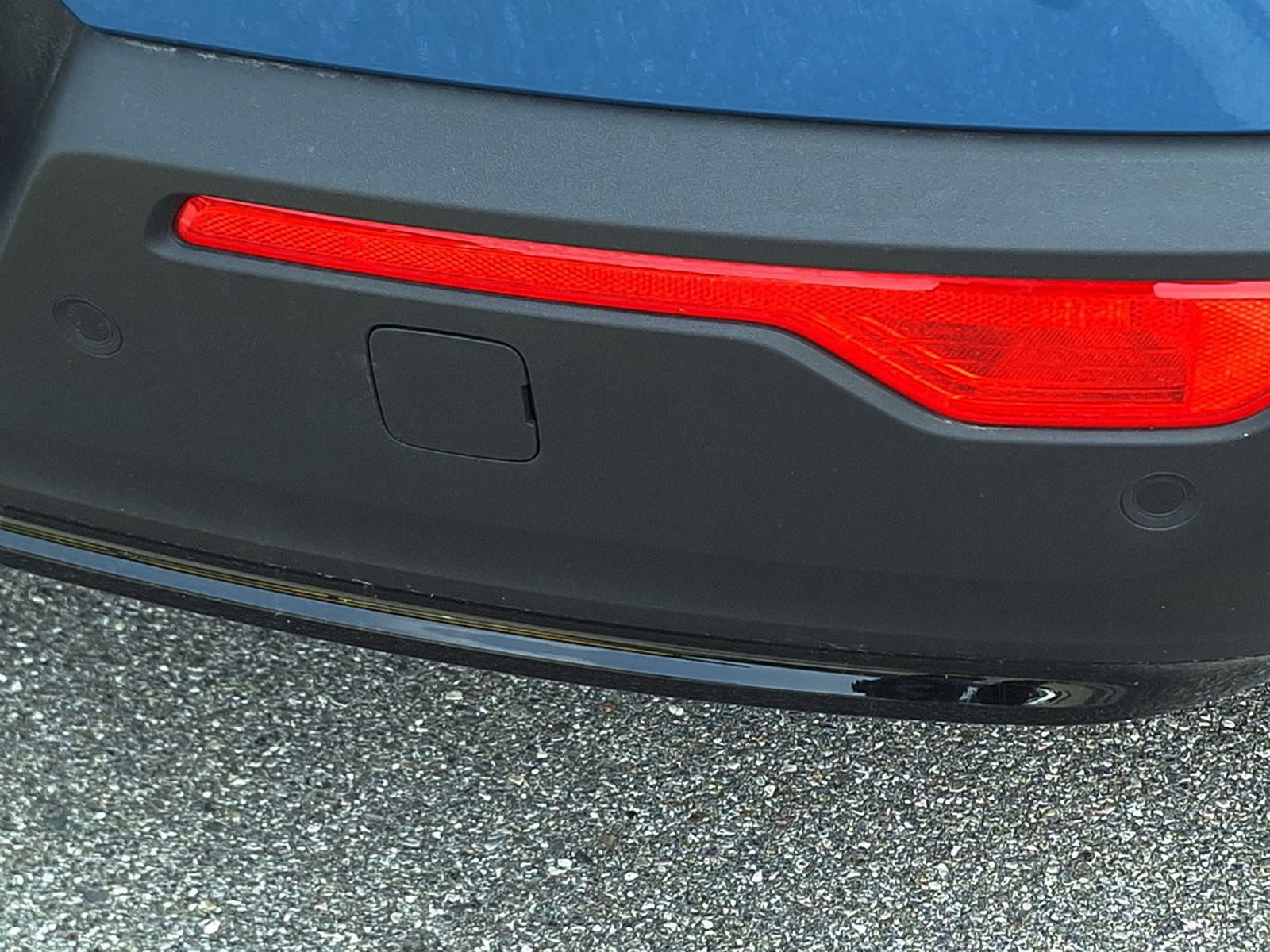 23 - Volvo XC40 2.0 b3 plus dark automatico