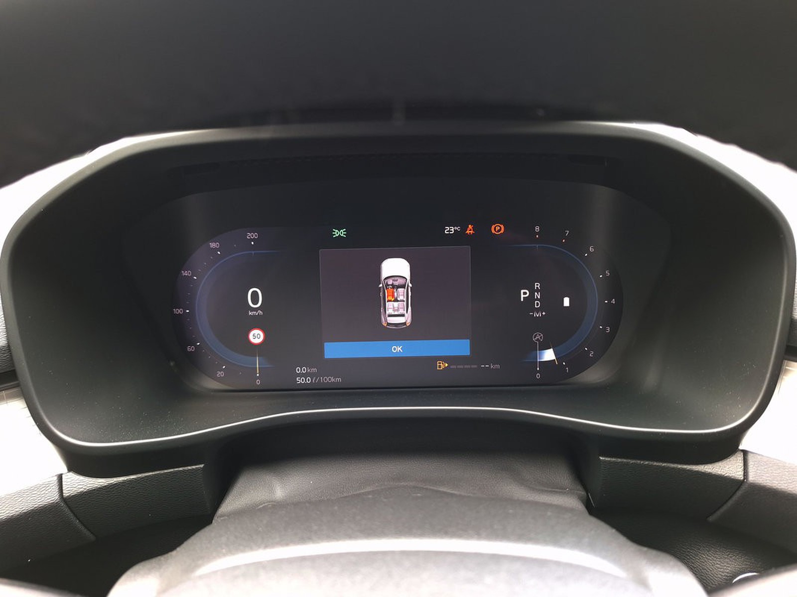 10 - Volvo XC40 2.0 b3 plus dark automatico