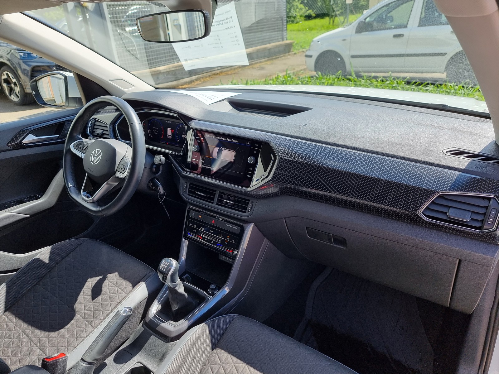 11 - Volkswagen T-Cross 1.0 tsi 110cv advanced